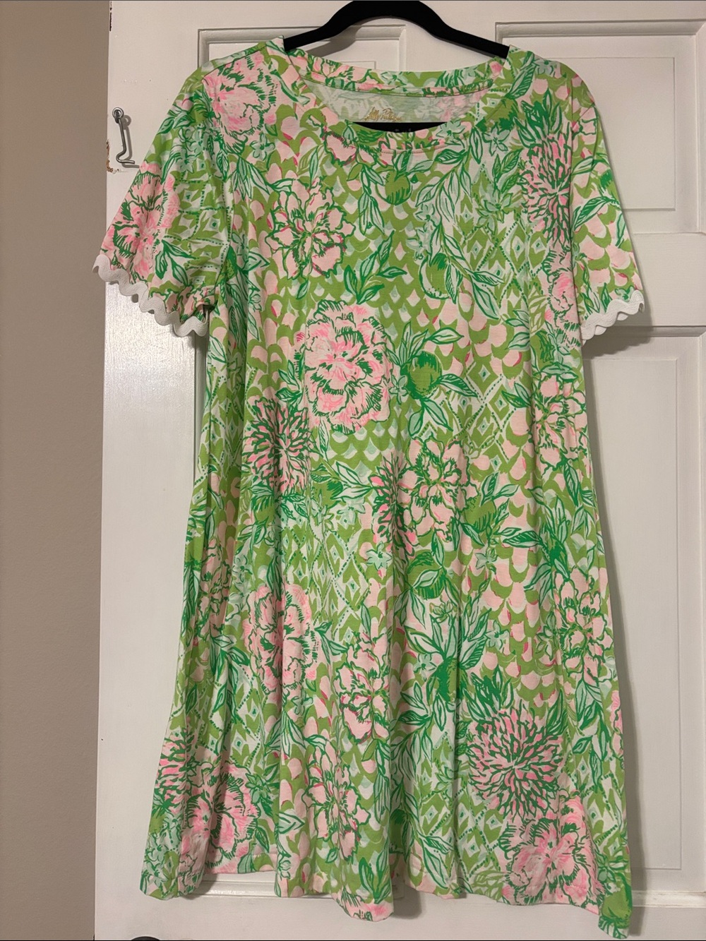 Like New!! Lilly Pulitzer Pink & Green Floral Swing Dress